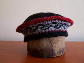 Black_red_beret_small2
