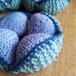 Knit_amish_puzzle_ball_pattern__1__small2