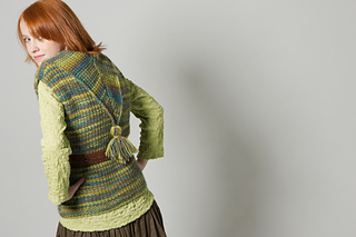 Nimbus_fitted_vest_faux_hood_07_small2