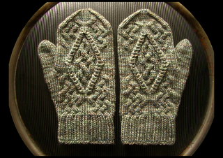 Sarastro_mittens_1_small2