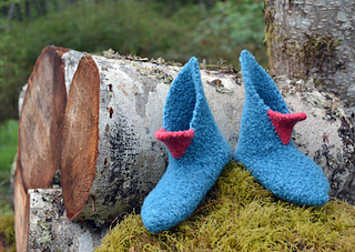 Beaked_felfen_moss_and_logs_small2