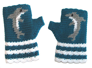 Rav_by_the_sea_mittens_small2