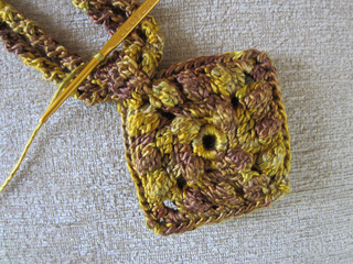 Holiday_gold_necklace4_small2