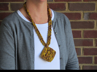Holiday_gold_necklace9_small2