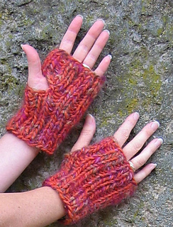 Bulky-ribbed-wristlet-rav_small2