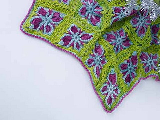 0217-festive-jensen-tree-skirt_small2