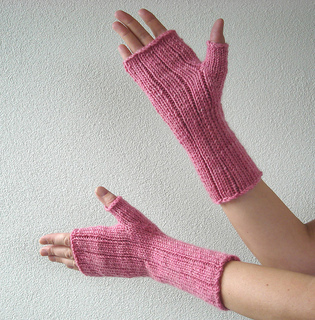 Pinstripe_gloves_5_small2
