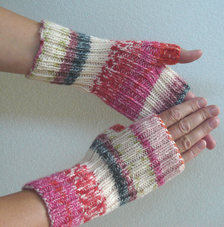 Stretchy_mitts_3_small2