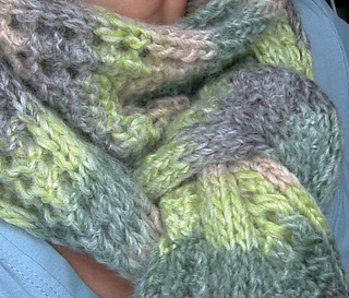 Scarf_with_two_right_sides3_small2