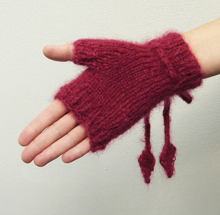 Glove_with_cables_and_cord3_small2