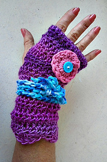 Ravelry: 1109yt- PETUNIA Texting Gloves pattern by Emi ...