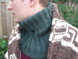 Ribbed_neck_cowl_detail--re-sized_small2