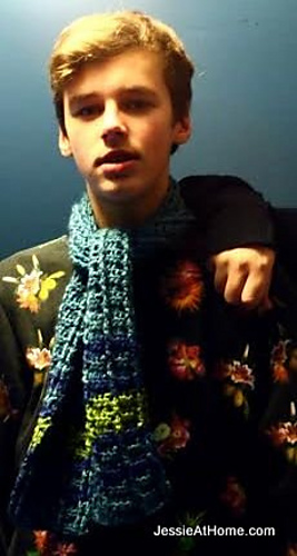 Free-crochet-pattern-raised-stripes-scarf-blue_medium