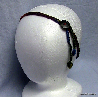 Free-pattern-simple-crochet-hair-tie-back-with-button_small2
