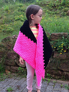 Cutie-in-her-slanted-little-fans-wrap_small2