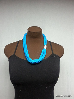 Blue-simple-chain-stitch-necklace_small2