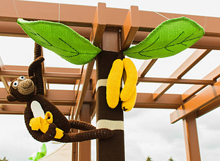 Banana_tree_yarnbomb_1_small2
