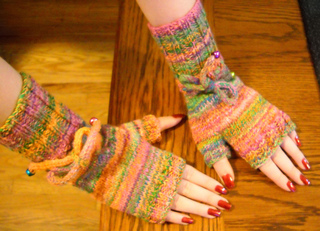 Handspun_mitts_front_small2