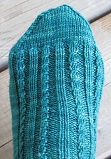 Twist_sock_pompom_002web_crop_small2