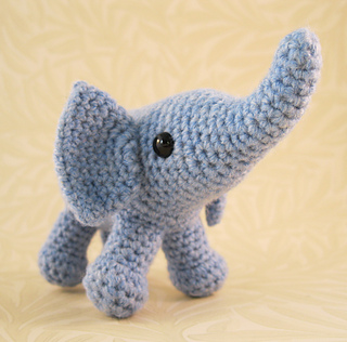 Baby_elephant_07_small2