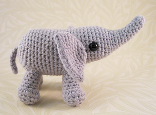 Baby_elephant_04_small2