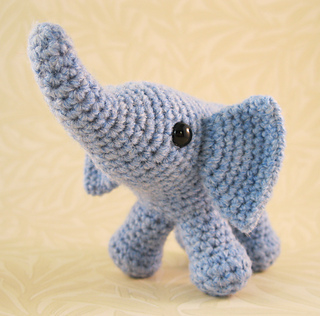 Baby_elephant_05_small2