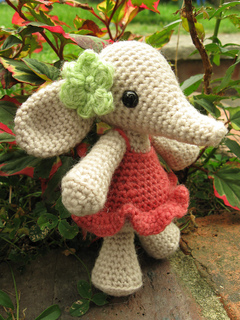 Flora_the_elephant_04_small2