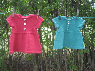 Baby_dress_clothesline2_small2