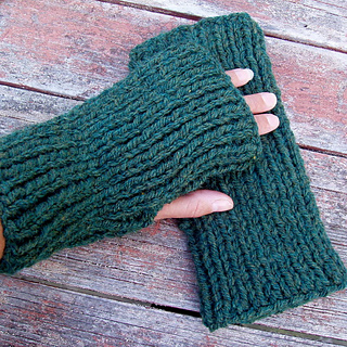 Ravelry: DARA Simple Chunky Knit Fingerless Gloves pattern ...