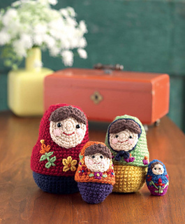 Crochet_at_home_-_stitchy_nesting_dolls_beauty_shot_small2