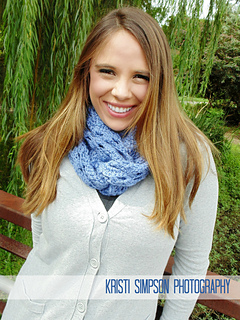 Wide_ripple_scarf_entwined2_small2