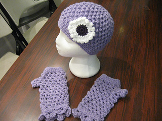 Hat_and_fingerless_gloves_set_bfs_medium_purple_small2