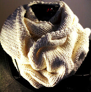Mogul_scarf_twisted_lighter_small2