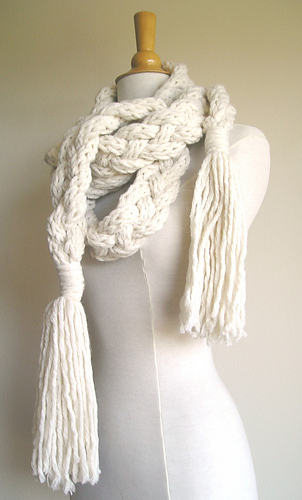 Rapunzel_scarf_white_004_medium