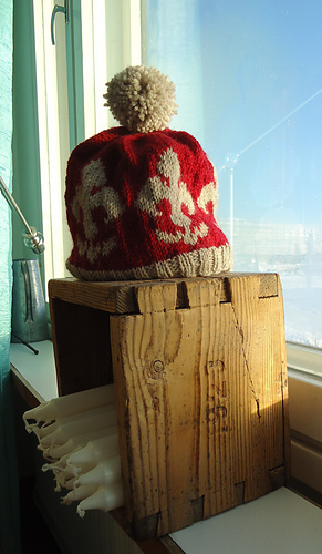 Fleur_de_lis_beanie_3_medium