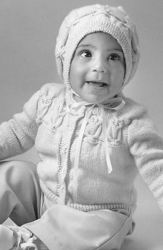 818_baby_owl_and_bonnet_medium