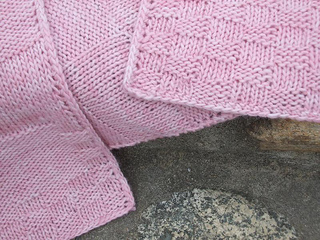 Pink_shawl_close_up__dscf_0302_small2