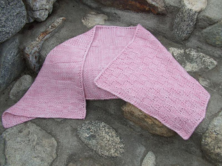 Pink_shawl_on_the_rocks__dscf0300_small2