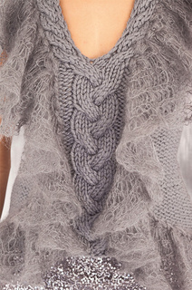 Ruffle_edge_vest_front_detail_small2
