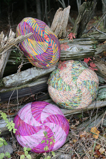 Candy_swirl_pillows_koigu_mag2_11_11_woods_small2