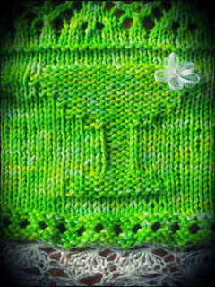 Queensmirrorshawlcloseglass_small2