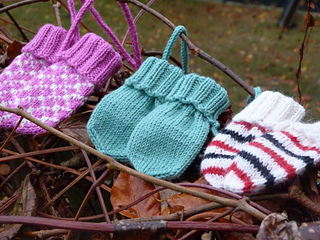 Ravelry: Lilly No-thumb Mittens pattern by Sofie Hillersand