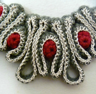 Modern_waves_necklace_close_up_new_small2