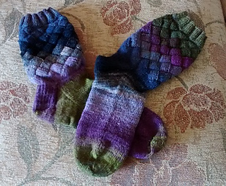 Barbara_s_entrelac_socks_small2