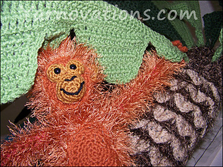 Monkey-and-palm-tree-close-up_small2