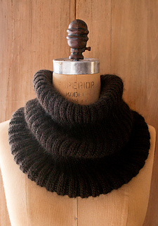 Suri_merino_cowl_600-4_small2
