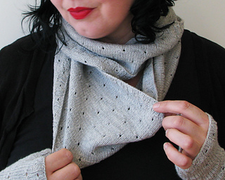 Mirri_cowl_gray_1_small2