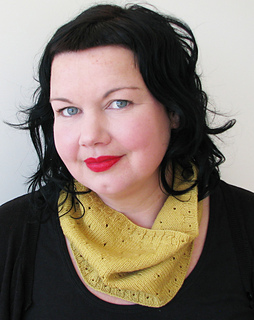 Mirri_cowl_yellow_3_small2