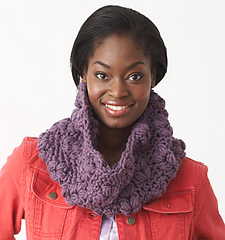 Crochetcowltexturedaddlmain_small
