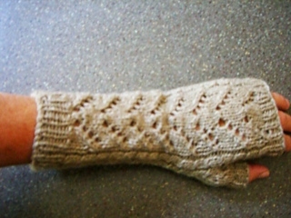 Driftwood_mitts_for_jade_sapphire_small2